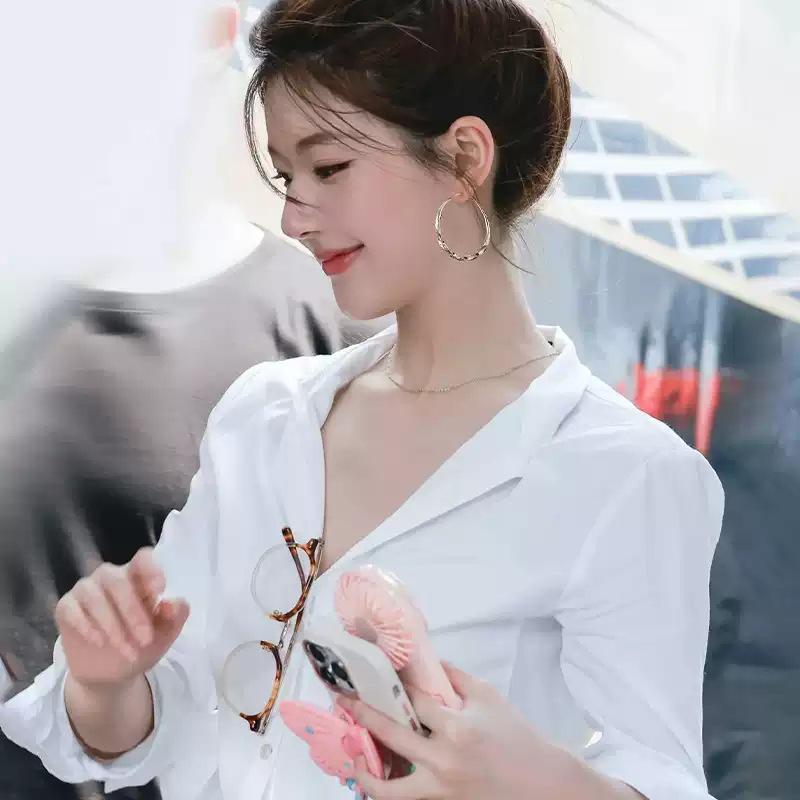 

Коллекция Осень/Зима Let Me Shine: Серьги-кольца в корейском минималистичном стиле Сюй Янь Чжао Лусы 4cm Silver Hoop 0477