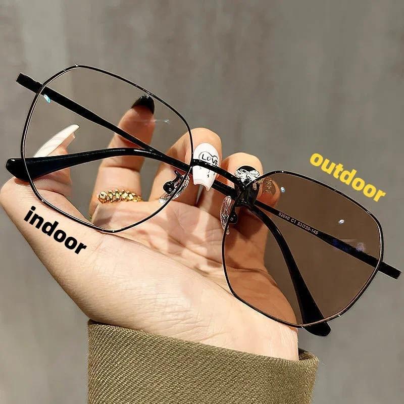 

Simple and Trendy Rectangular Metal Frame Photochromic Nearsighted Eyeglasses Anti-Blue Light Glasses Stylish Women Eyeglasses For Men And Women -2.0