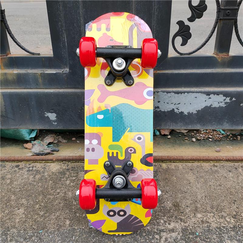 1705 Maple Double Rocker Children's Four-Wheel Skateboard with Cartoon Stickers, 43cm, Toddler Non-Slip.