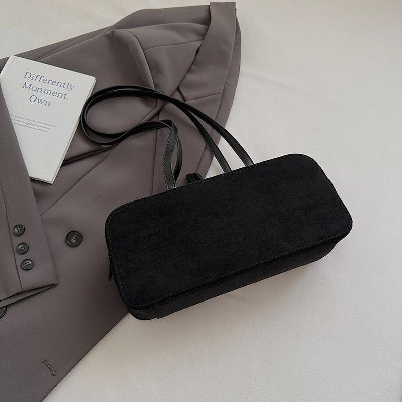 

Нишевая багетная сумка-тоут большой вместимости из замши, новая коллекция осени 2025, ретро, портативная, с темпераментом, на плечо, подмышечная сумка чёрный