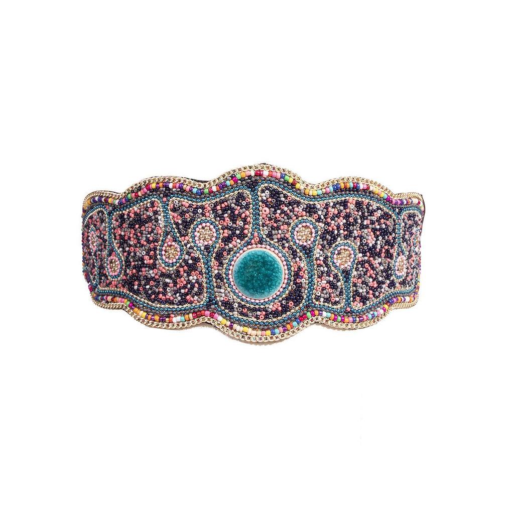 Ceinture élastique en perles de Bohème faite à la main avec des accents de coquillages