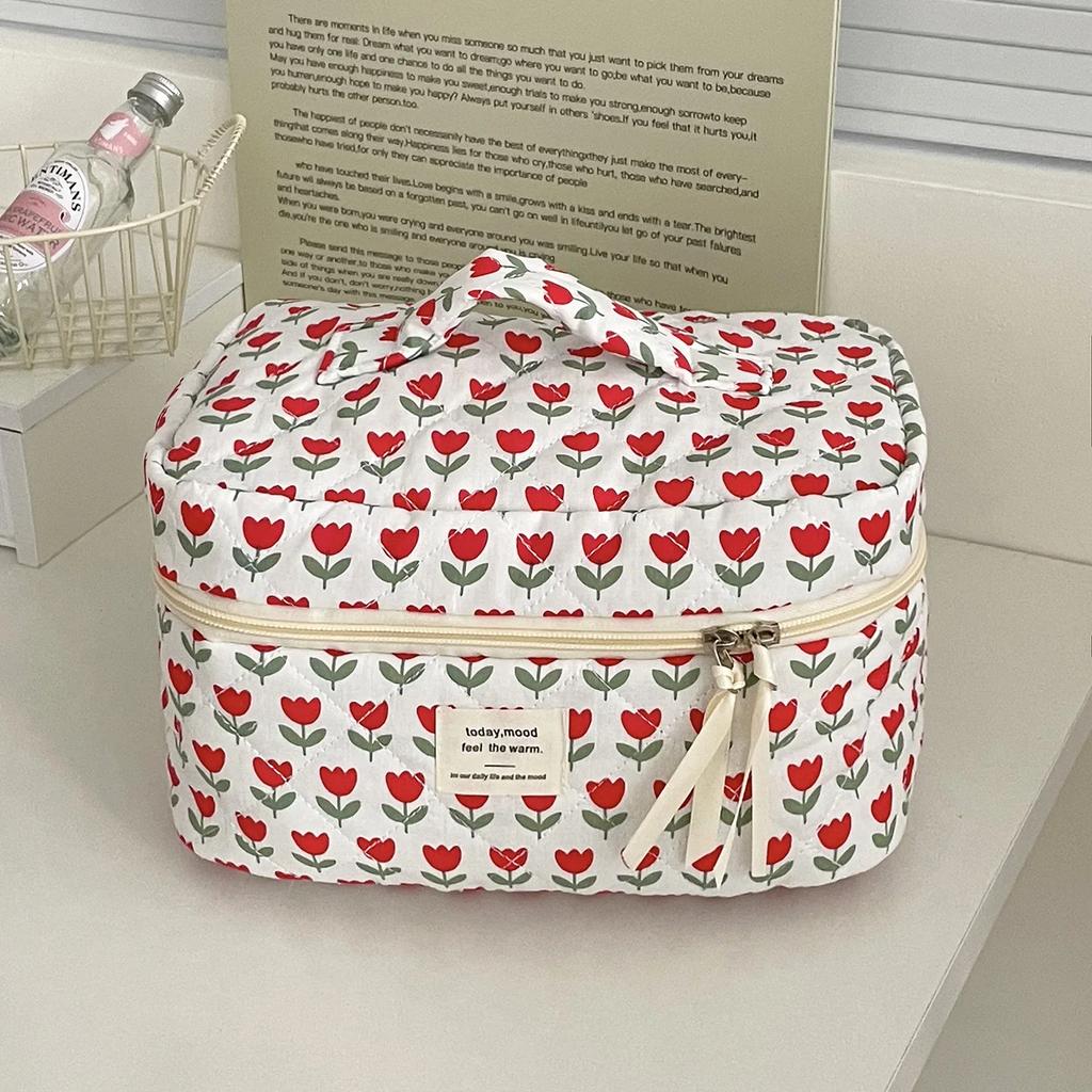 Vintage Quilted Portable Ladies Storage Bag Makeup Case Female Small Purse Handbags Red Tulip Flower Women's Cosmetic Bags
