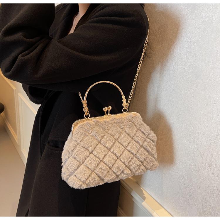 Rhombus Kette kleine Tasche Damen 2024 neue Herbst und Winter Plüschtasche vielseitige Clip Shell Tasche Handtasche Haartasche