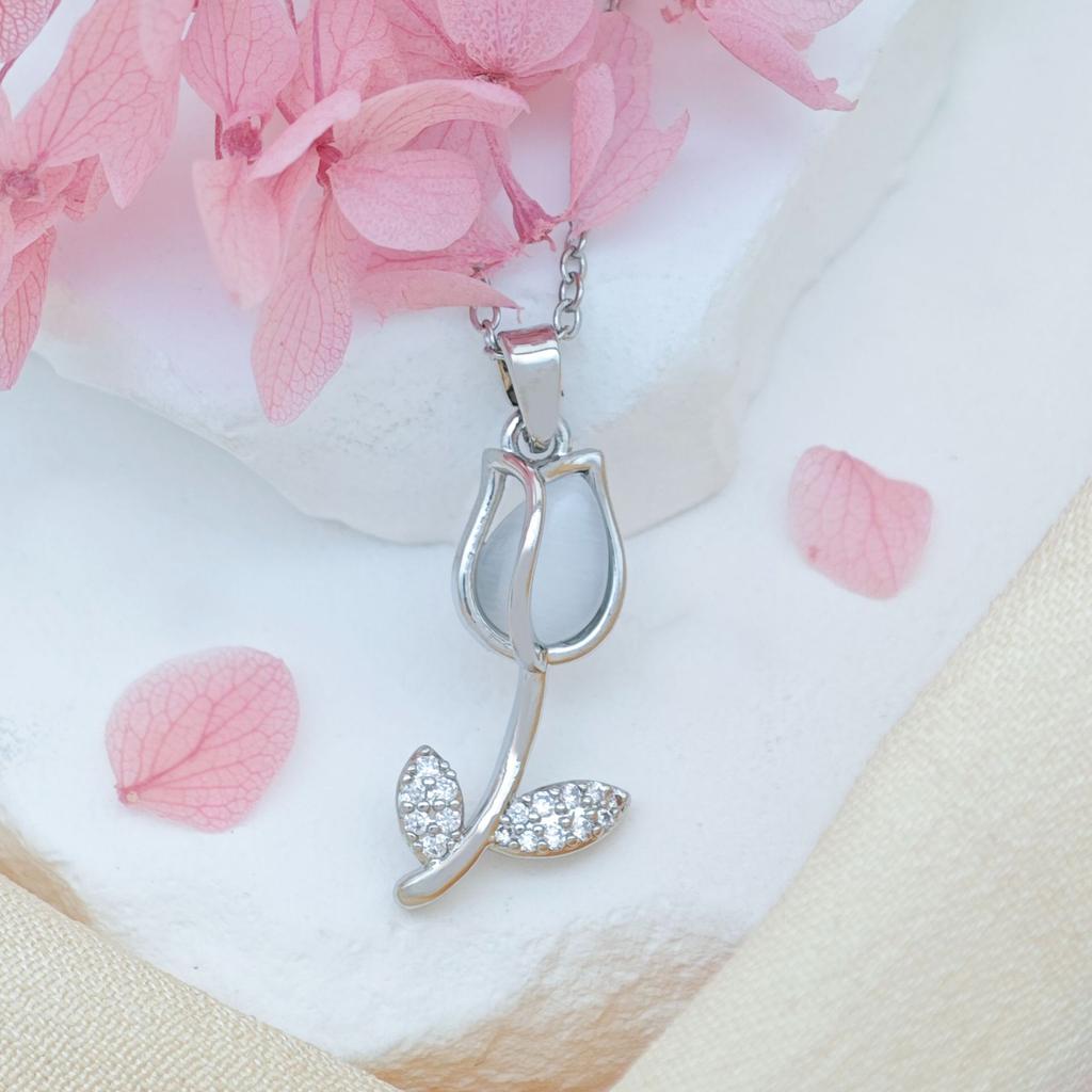 Halskjede Dame Opal Tulipan Halskjede Nisjedesign, Allsidig High-end Følelse Allsidig Titanstål Tilbehør