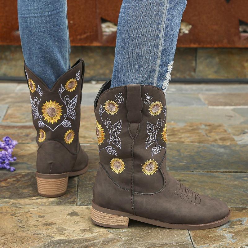 Women's Large Size Block Heel Short Boots Autumn and Winter New European and American Embroidered Versatile Low Heel Women's Martin Boots