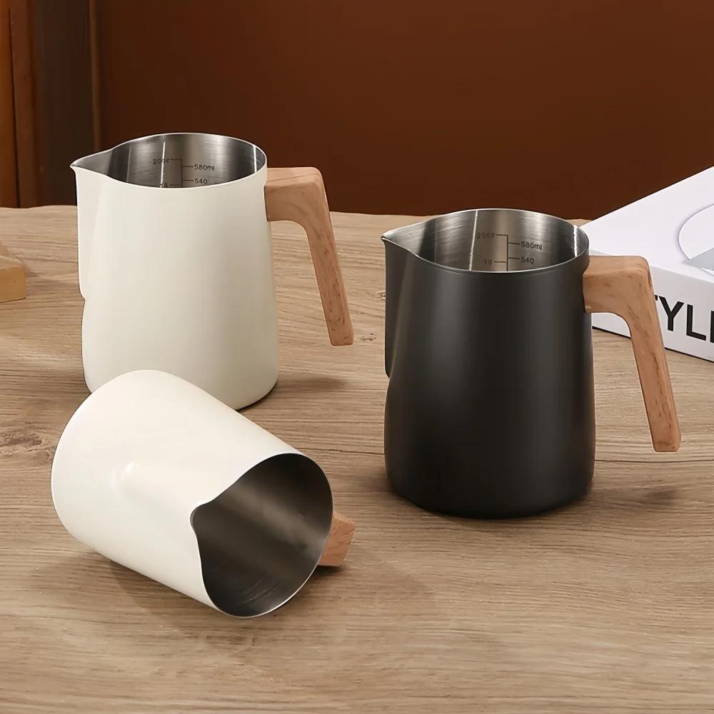 Jarra Jarra para Espumar Leche de Café Acero Inoxidable 304 Báscula de Precisión Mango con Textura de Madera Antiescaldado Utensilios de Café Profesionales