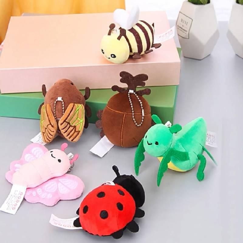Niedlicher Plüsch-Schlüsselanhänger aus der Insekten-Serie mit farbenfrohem Bienen- und Gottesanbeterinnen-Design