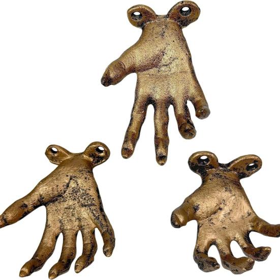 Creepy Hand Wall Hook Metal Distressed Finish Hook Gothic Hand Statue Tealight Candle Holder Hook for Jewelry Rings Entryway Bedroom Indoor Decor