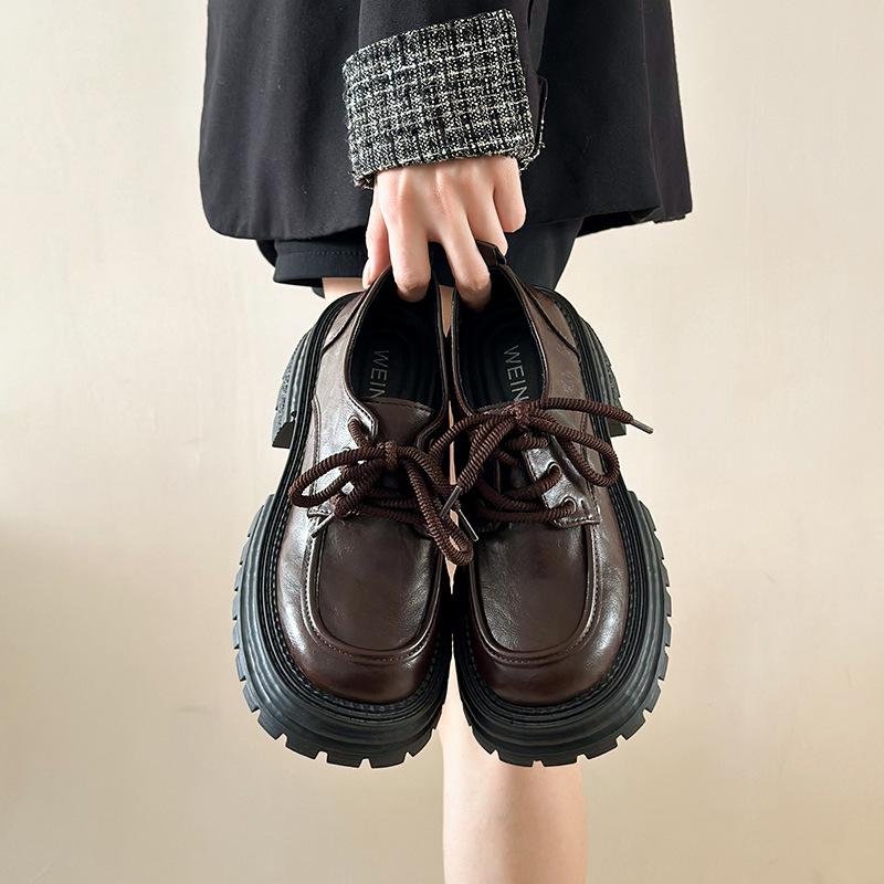 

Лоферы на толстой подошве, увеличивающие рост, 2025 новая весенне-осенняя женская обувь на шнуровке, с круглым носком, одинарная обувь, популярные маленькие кожаные туфли в британском стиле 40 коричневый