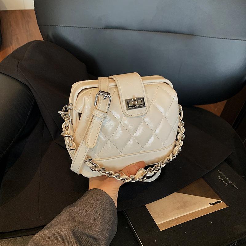 Rhombus chain messenger bag women's bag new summer niche design casual mouth gold bag