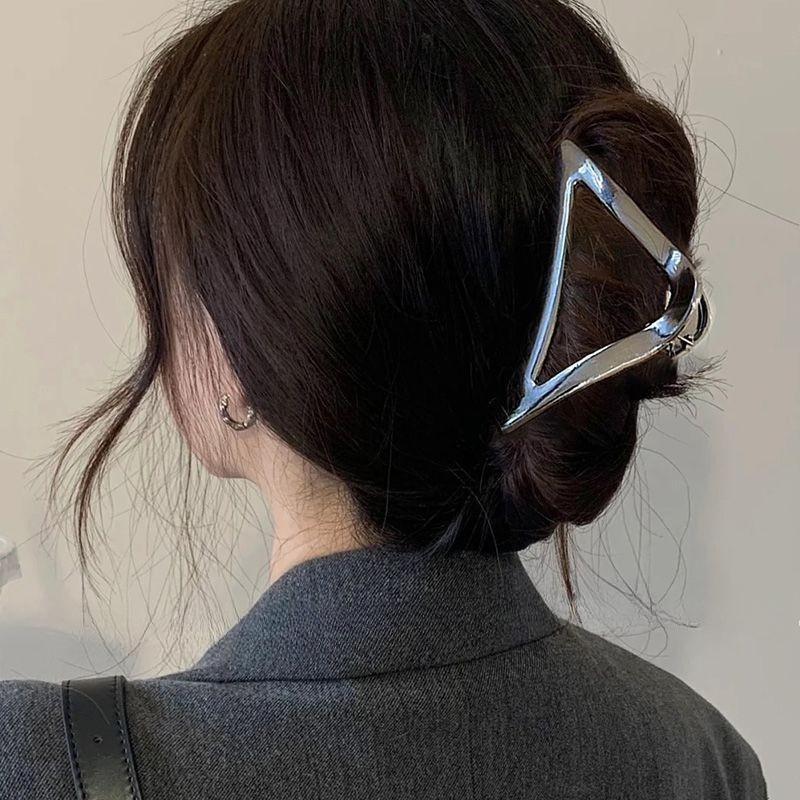 Woman Triangle Design Hair Claws Ladies Fashion Washing Face Hair Clips Hairpins Girls Metal Hair Accessories