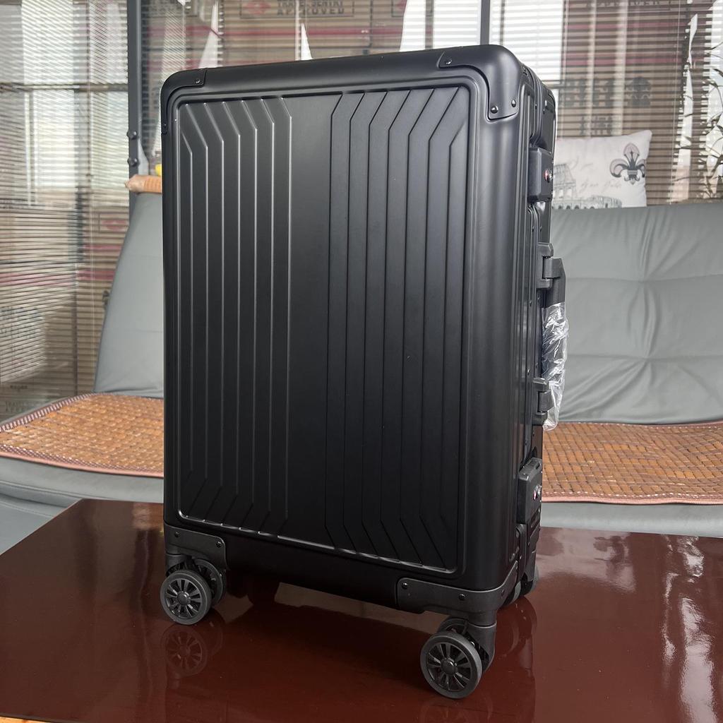 Slightly Flawed Aluminum-Magnesium Carry-on Trolley with Universal Wheels
