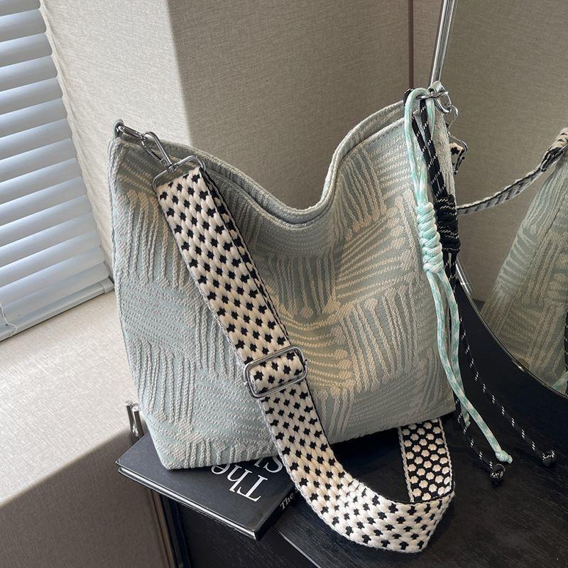 Korean cloth bag new women's large-capacity high-end wide shoulder strap single shoulder messenger bag niche autumn and winter canvas bag