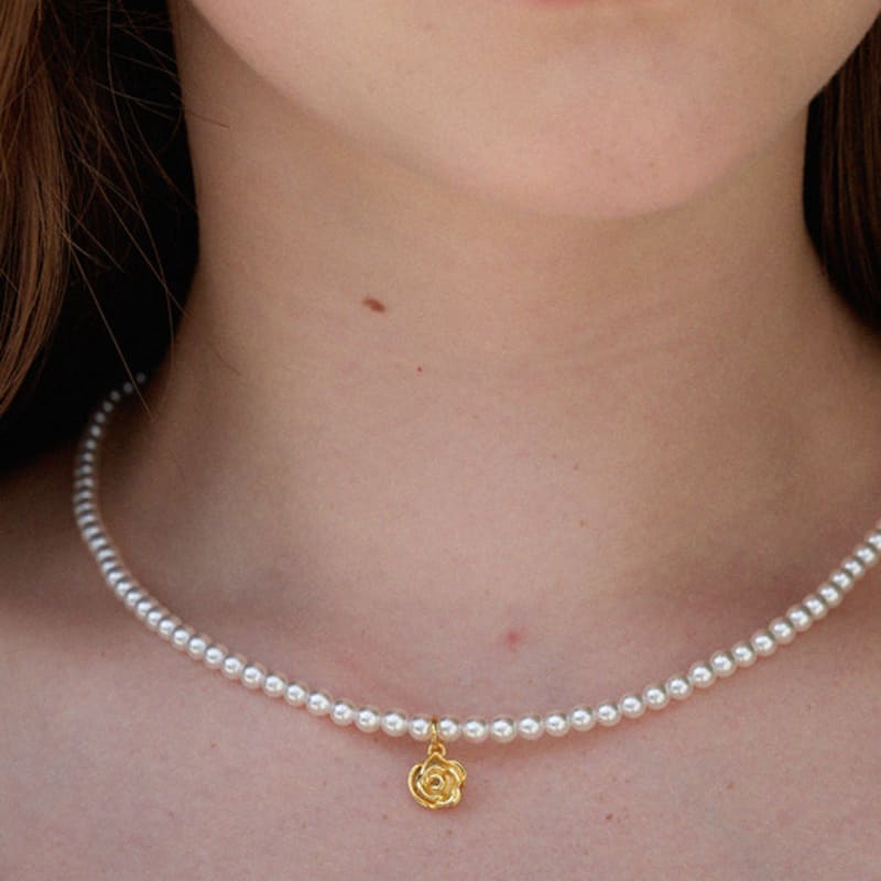 leeENoir Round Rose Pearl Necklace (2color)