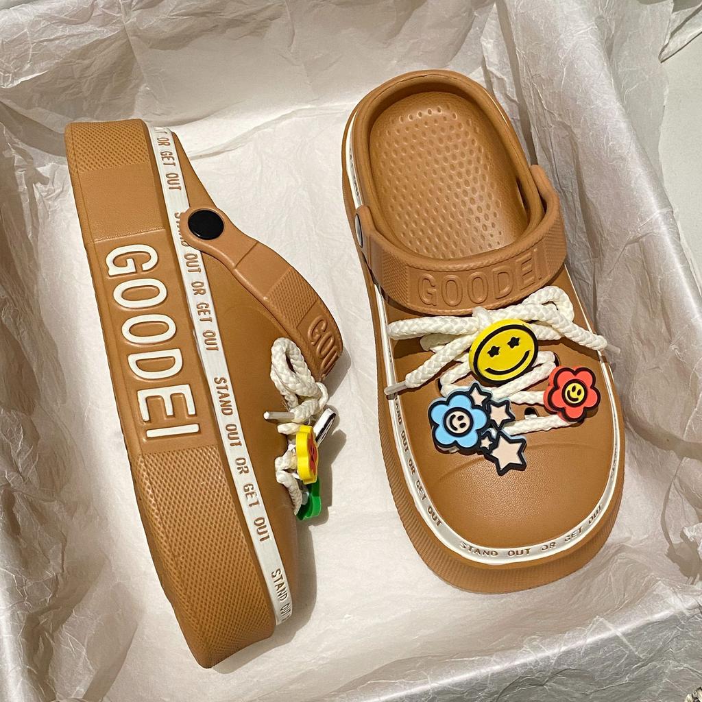 Women Sandals 2024 New Arrival Elegant Clogs Fashion Street Beach Slides Height Increasing Slippers For Girls