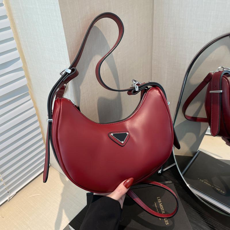 

Нишевый дизайн сумка-полумесяц подмышку женская новая модная портативная сумка на плечо текстурная сумка-кроссбоди в форме пельменя one size fits all красный