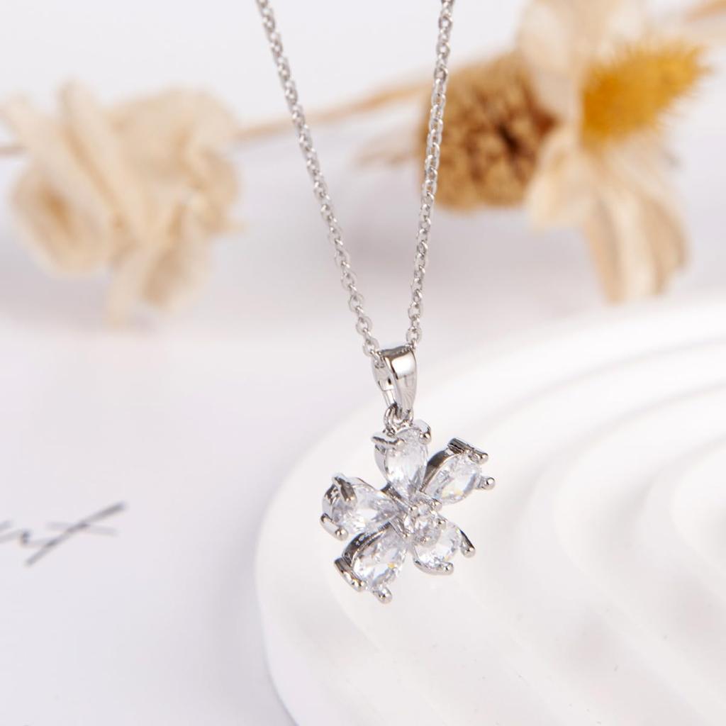 Rockyu brand jewelry - Popular necklace for women, sterling silver (925), pendant, flower design, crystal, Asian ethnic style.