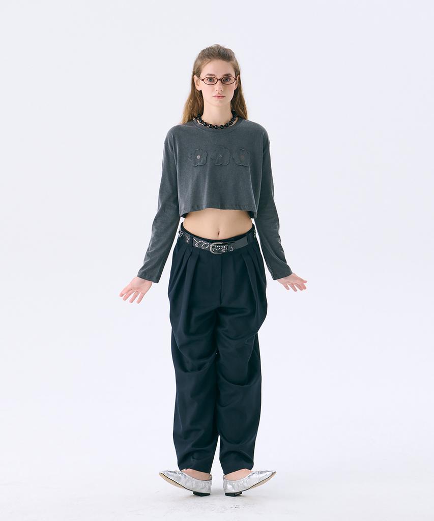 JUNEJUNE SPACE Flower Applique Crop T_Dark Grey