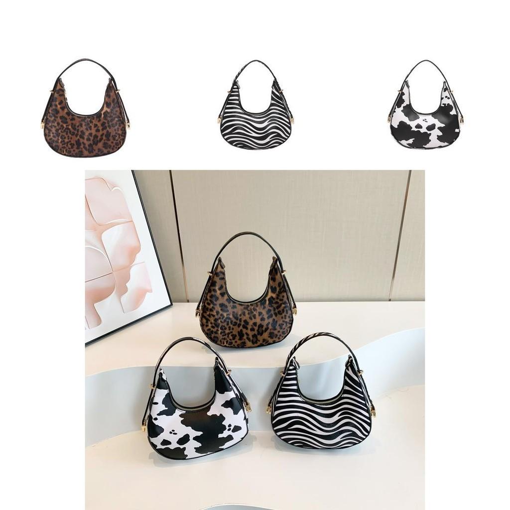 Fashionable Pu Leather Shoulder Bag In Mid-size With Eye-catching Animal Prints For Daily Convenience