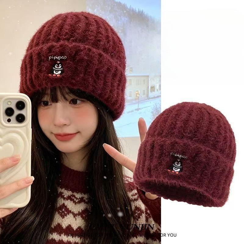 Hat Female winter knitted hat Big head circumference Cute penguin wool hat Show a small face Cold-proof warm windproof cold hat Versatile