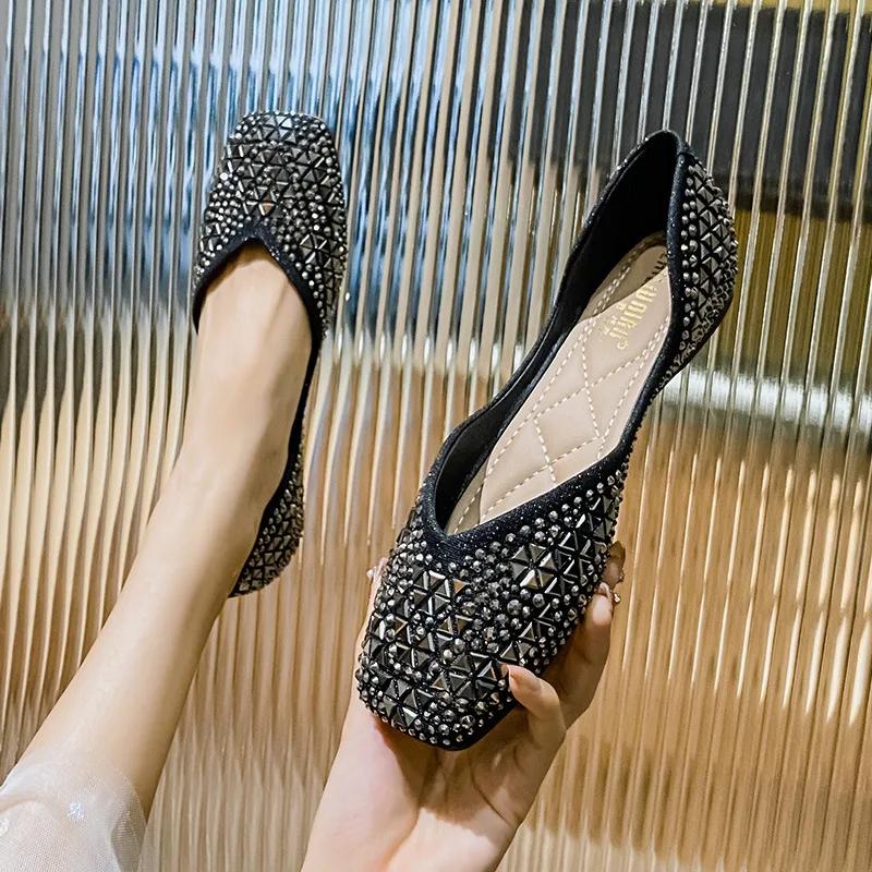 Fashion Brand Rivets Flats Shoes Square-toe Women Glitter Beading Ballerian Shoes for Women Shallow Sequined Moccasins Zapatos Mujer
