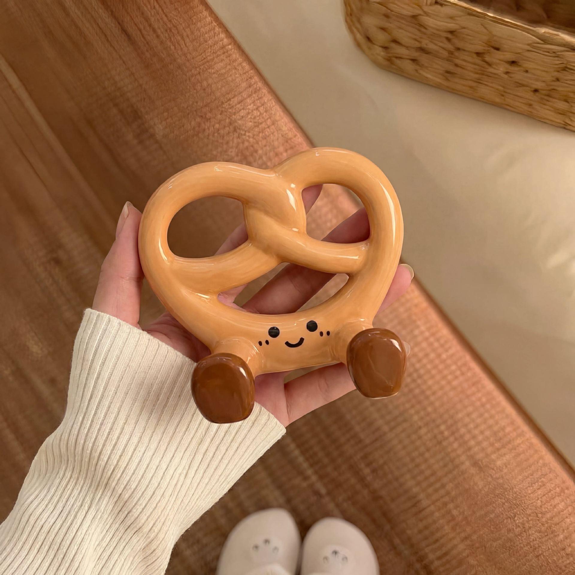 

Cute Ceramic Cookie Phone Stand: Desktop Ornament & Office Gift Phone
