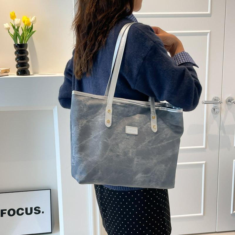 Tote bag large-capacity bag women's new fashionable solid color simple shoulder bag summer commuter handbag