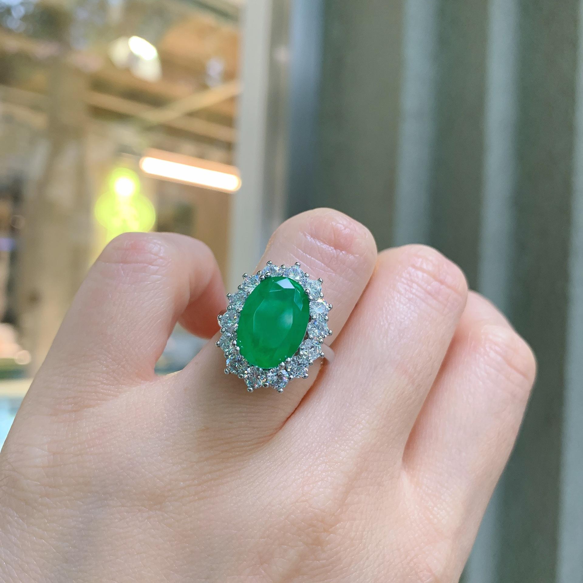 

Jewelry Simulation Emerald Jewelry Set Main Stone Pendant 12 * 16 Ring 10 * 14 Ears 8 * 12