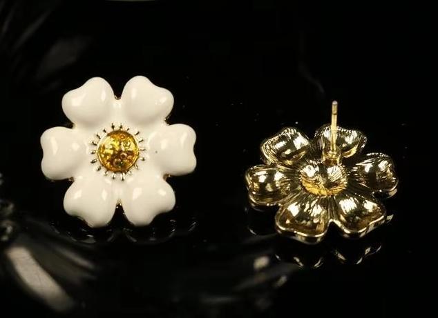 Exquisite White Camellia Necklace Pendant Handmade Glass Beads Long Sweater Chain Womens Antique Jewelry