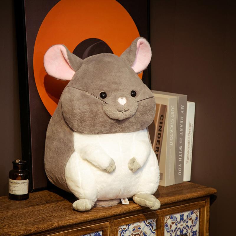 Søt sittende chinchilladukke plysjleketøy utstoppet muse-dukke jente seng sove kastepute barne-dukke