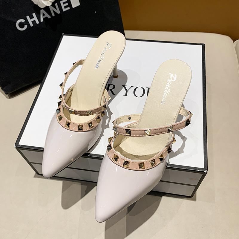

Baotou pointed cold slippers women s spring and summer new outer wear thick heel slippers rivet temperament versatile women s shoes tide 40 телесный