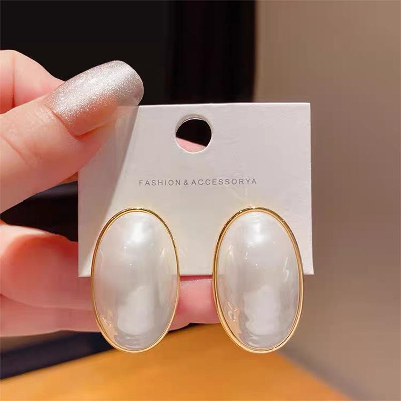 French pearl oval shell earrings white flower high-end stud earrings fashion temperament light luxury earrings women