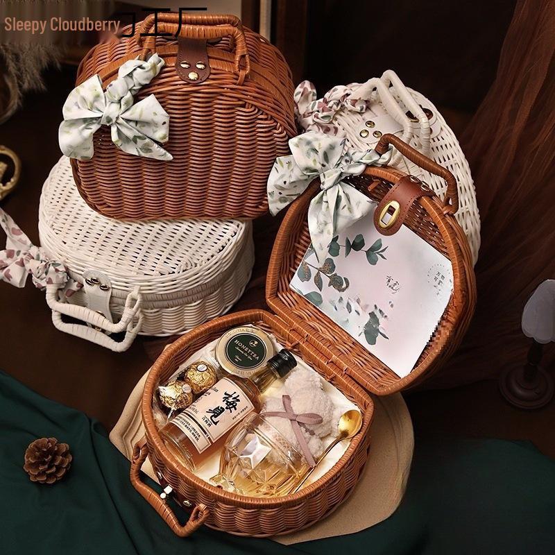 Bridal Party Souvenir: Heytea Cup for Bridesmaids and Groomsmen