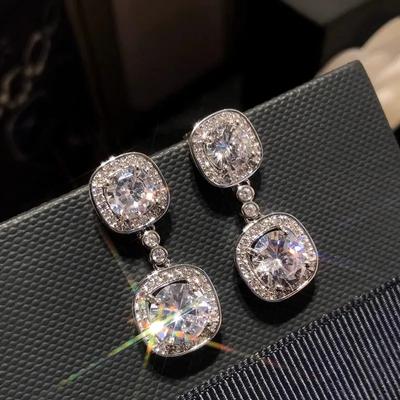 Huitan Boucles d'oreilles pendantes esthétiques pour femmes Bling Bling Zircone cubique Accessoires d'oreille Charmes de mode Bijoux de mariage et de fiançailles