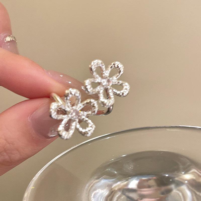 Exquisite Open Flower Ring: Women's Fashionable Adjustable Trendy Personality Ring