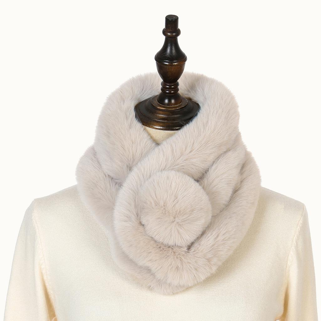 New Faux Fox Fur Scarf Shawl Pearl Fashion Warm Thicken Fake Fur Collar Women Short Neckerchief Neck Warmer Clothing Accessories