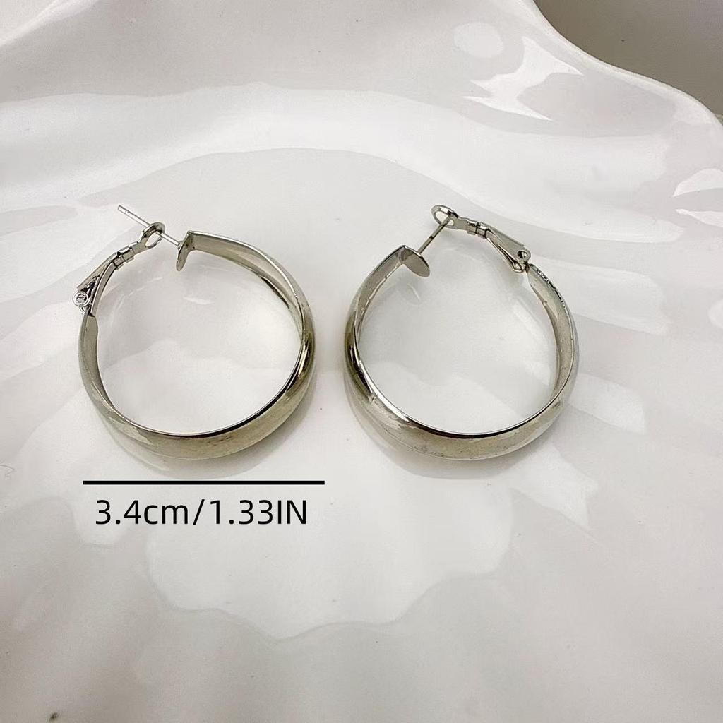 Europäische & Amerikanische Kühle Stil Kupferlegierung Creolen - Einfache, Modische, Gebürstete Metall Ohr Manschetten für Damen