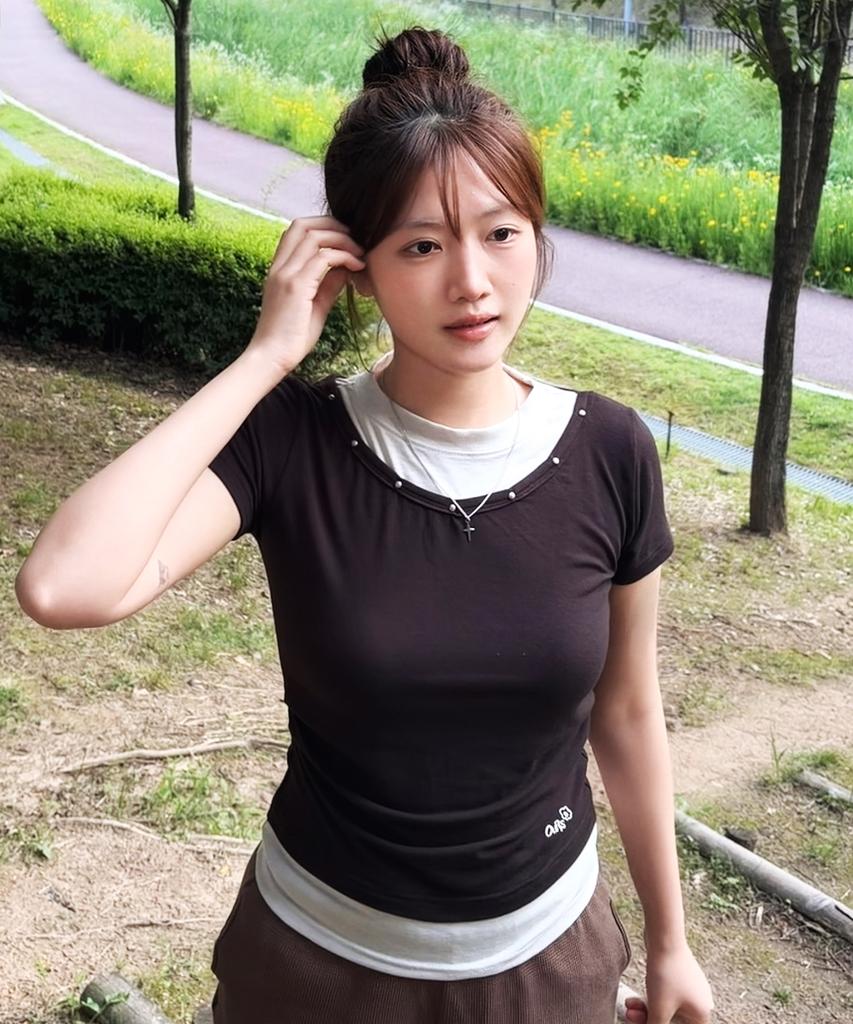 Awoseiawo V-Neck Layered Studded Slim Short Sleeve Tee Brown