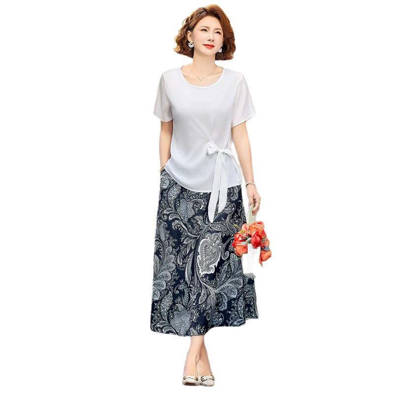 Stylish Round Neck Short Sleeve Top & Printed Skirt Set for Moms