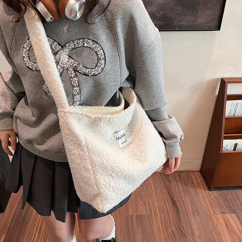 Plush Shopping Out of the Street Tote Bag Portable Shoulder Bag Women's New Birthday Gift Girls Fluffy Messenger Square Bag