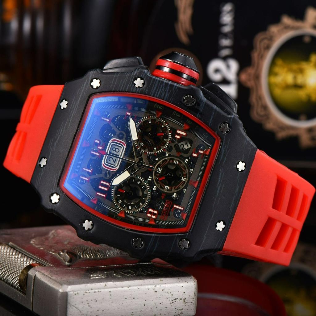 Barrel-shaped Six-needle Running Seconds Wood Grain Watch Business Imitation Carbon Fiber Grain Quartz Watch