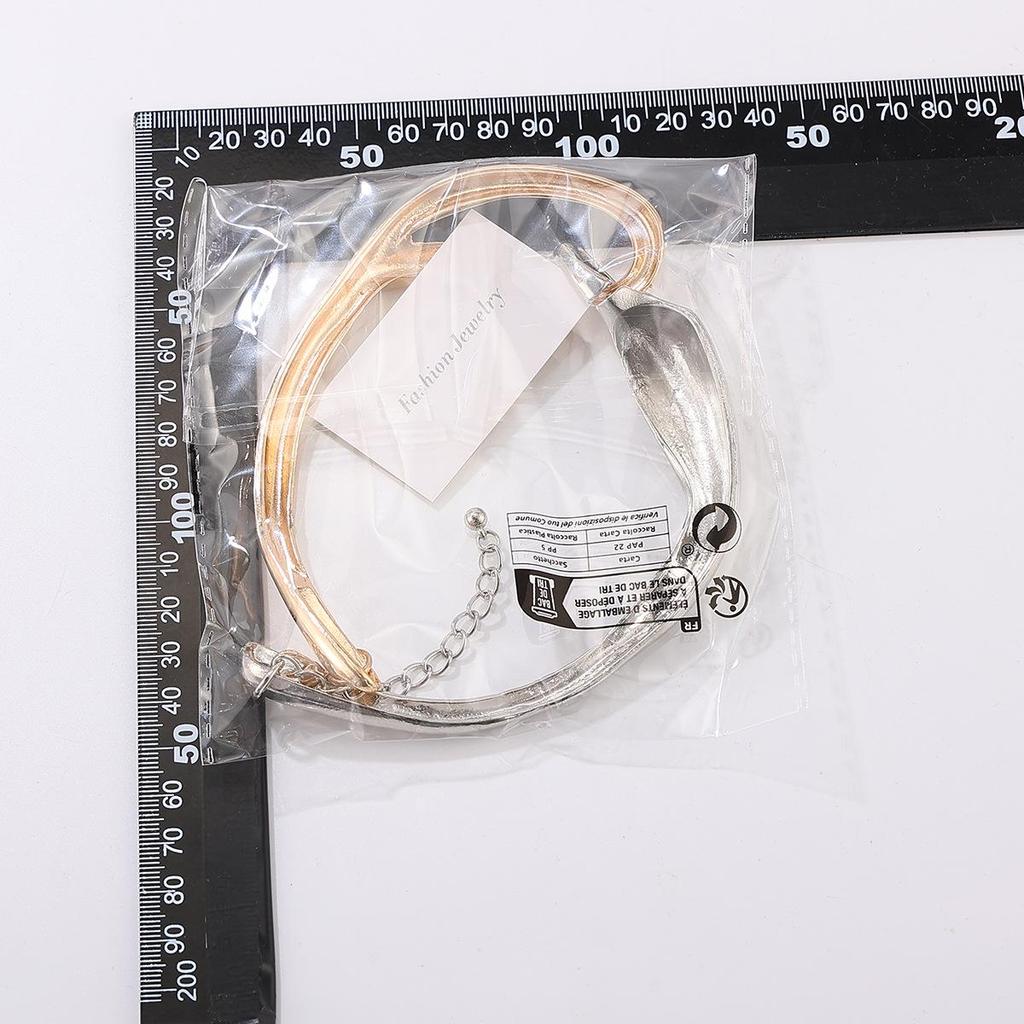 Punkowy Geometryczny Metalowy Choker z Klamrą - Europejski i Amerykański Abstrakcyjny Design dla Kobiet