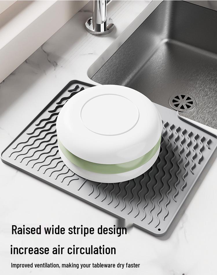 Covoraș de scurgere tacâmuri din silicon antiderapant: Scurgere înclinată pentru uscat farfurii și boluri, rezistentă la căldură.