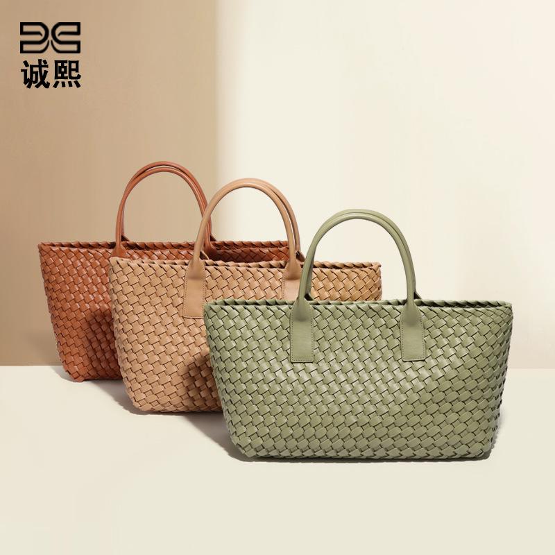 New women's handbag high-end sense large-capacity versatile child and mother bag commuting versatile simple hand-woven bag