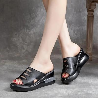 Zomerslippers met dikke hakken, Lichtgewicht en comfortabele sandalen, Schuin aflopende hakken, Modieuze geperforeerde damesschoenen