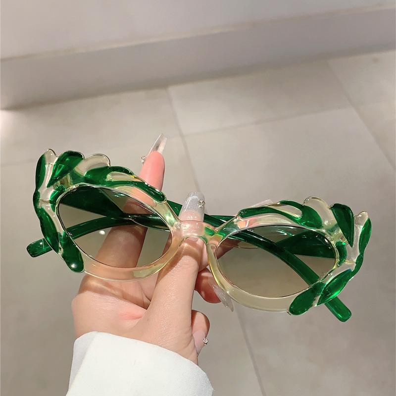 Neue Katzenaugen-Sonnenbrille mit kleinem Rahmen, vielseitig, avantgardistisch, UV-beständig, unregelmäßige Dekorbrille