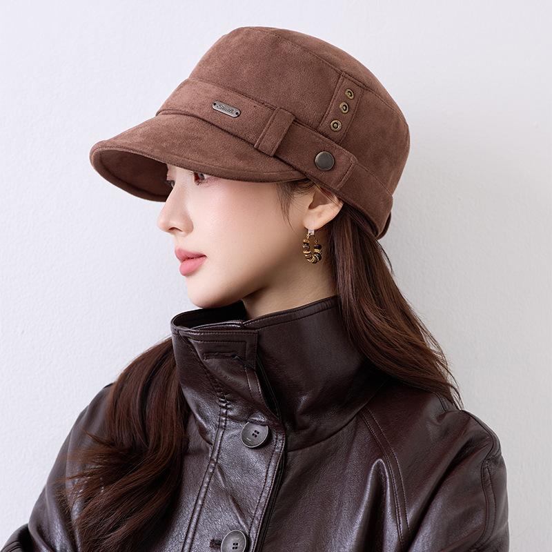 Women S Vintage Metal Label Flat Top Short Brim Baseball Cap For Daily Commute