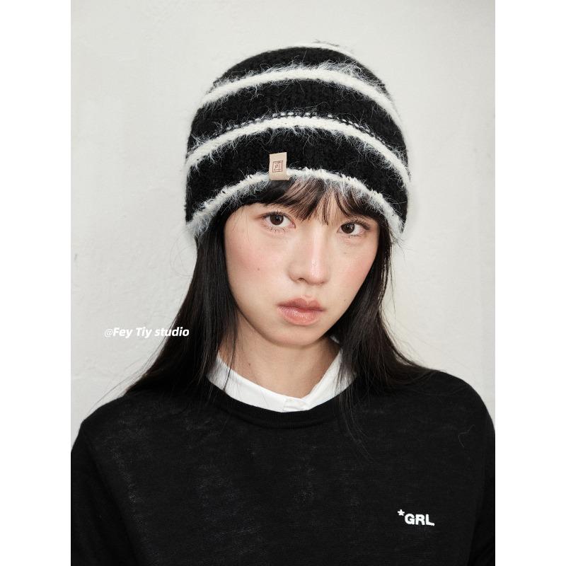

Черно-белая полосатая теплая шапка, закрывающая уши, универсальная шерстяная шапка от холода для женщин, новый плюшевый головной убор, вязаная шапка с ворсом one size