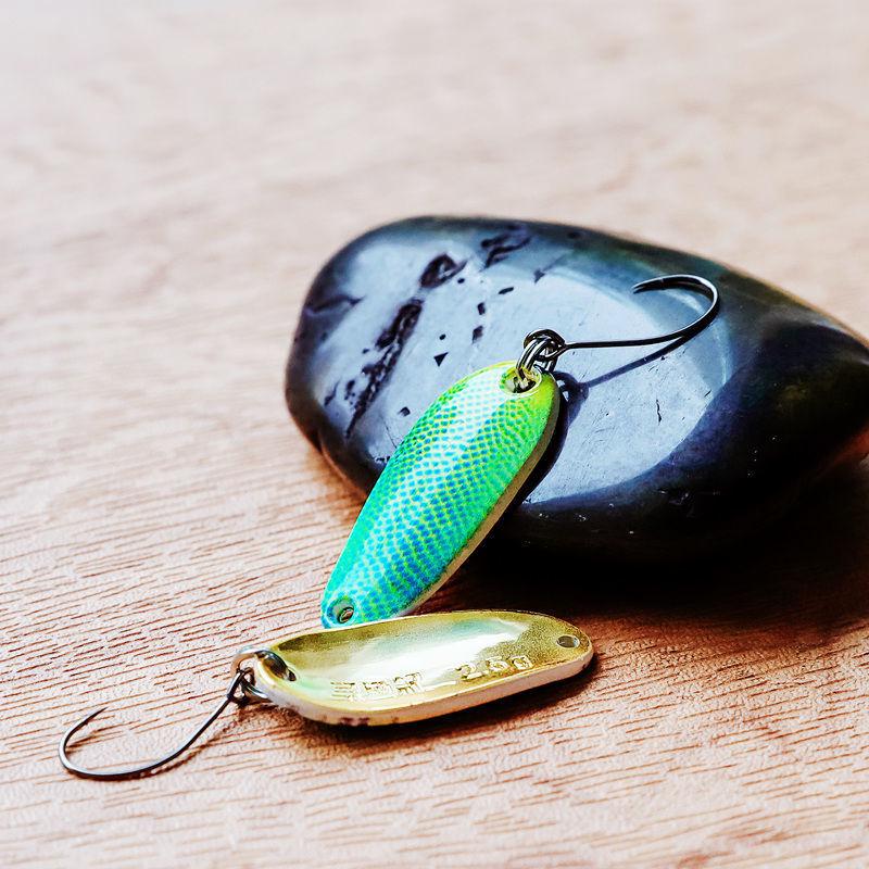 Lu Ya 3D Forellen-Paillettenköder-Set mit goldenem Einzelhaken