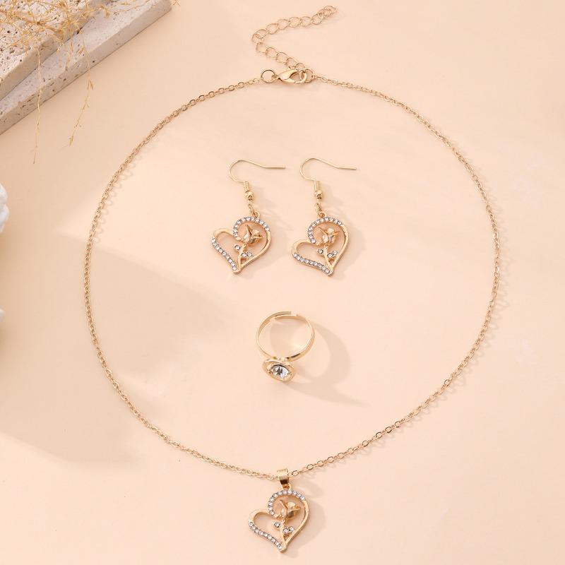 Leichter Luxus Herz Rose Schmuckset Diamantbesetzte Halskette Ohrringe Ring Dreiteiliges Set Für Europäische Amerikanische Frauen Täglich Party Hochzeit Dating